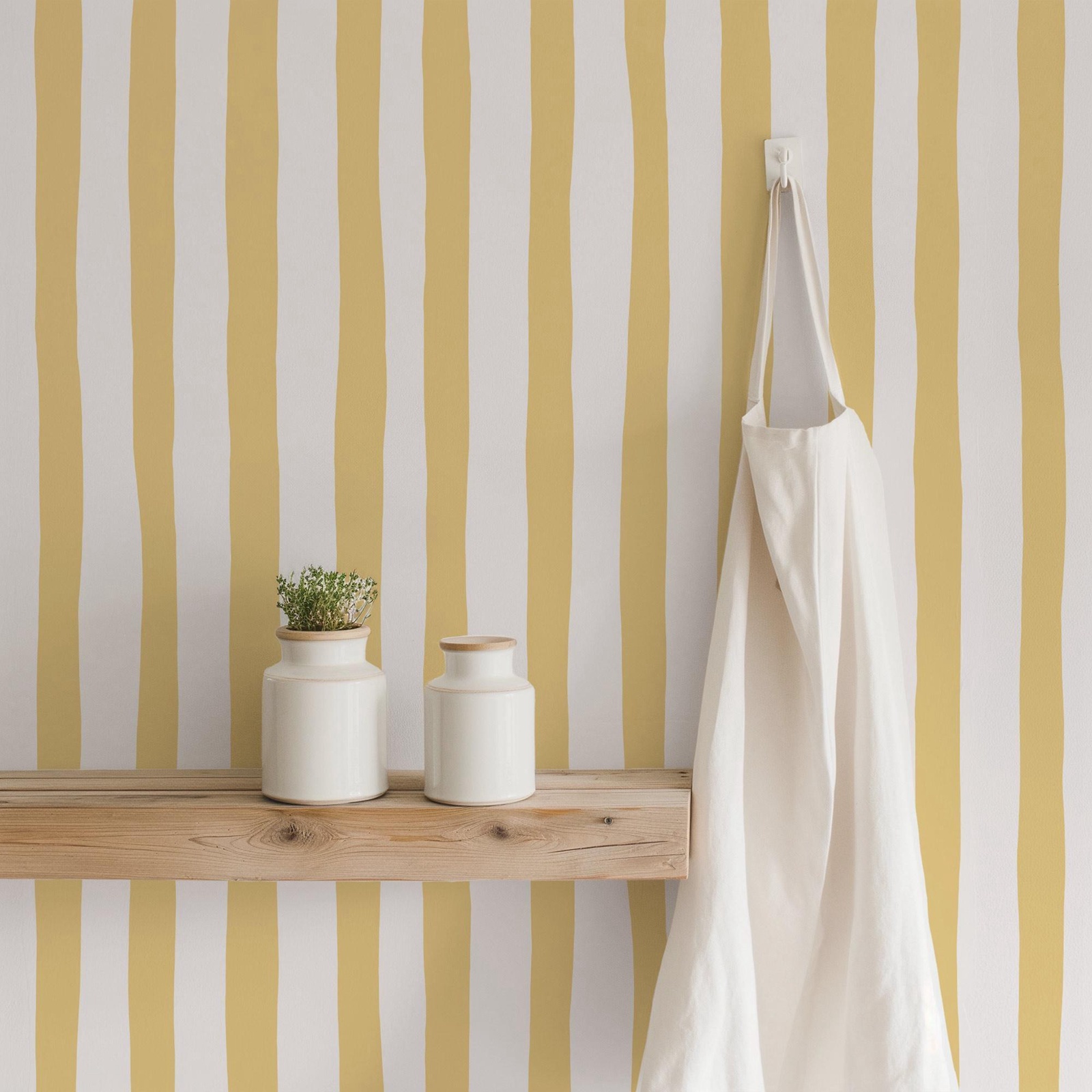 Sunshine Yellow Wobbly Stripes - Baby Nursery Yellow 评论和价格